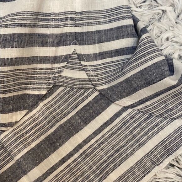 Vince Camuto Striped Flutter Sleeve Blouse L - Picture 8 of 8